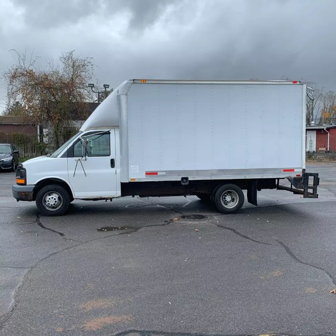 Used Chevrolet Express Commercial Cutaway 139" WB C7A DRW 2004 | Peak Automotive Inc.. Bayshore, New York Used Chevrolet Express Commercial Cutaway 139" WB C7A DRW 2004 | Peak Automotive Inc.. Bayshore, New York