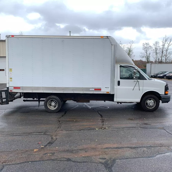 Used Chevrolet Express Commercial Cutaway 139" WB C7A DRW 2004 | Peak Automotive Inc.. Bayshore, New York Used Chevrolet Express Commercial Cutaway 139" WB C7A DRW 2004 | Peak Automotive Inc.. Bayshore, New York