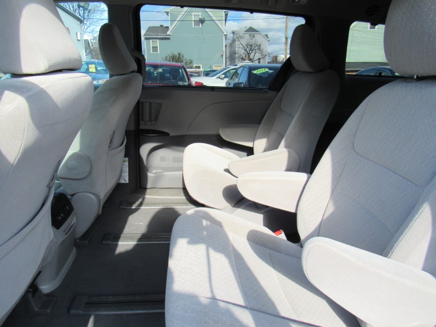2019 Toyota Sienna LE, available for sale in Worcester, Massachusetts | Hilario's Auto Sales Inc.. Worcester, Massachusetts 2019 Toyota Sienna LE, available for sale in Worcester, Massachusetts | Hilario's Auto Sales Inc.. Worcester, Massachusetts