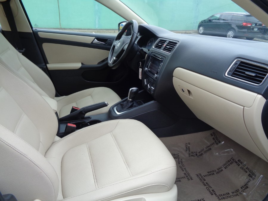 Used Volkswagen Jetta Sedan 4dr Auto SE w/Convenience & Sunroof PZEV 2012 | NY Auto Traders. Valley Stream, New York Used Volkswagen Jetta Sedan 4dr Auto SE w/Convenience & Sunroof PZEV 2012 | NY Auto Traders. Valley Stream, New York