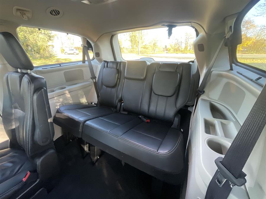 Used Chrysler Town & Country 4dr Wgn Touring 2015 | Wiz Leasing Inc. Stratford, Connecticut Used Chrysler Town & Country 4dr Wgn Touring 2015 | Wiz Leasing Inc. Stratford, Connecticut