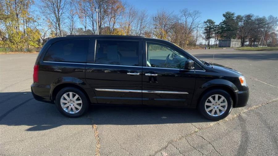 Used Chrysler Town & Country 4dr Wgn Touring 2015 | Wiz Leasing Inc. Stratford, Connecticut Used Chrysler Town & Country 4dr Wgn Touring 2015 | Wiz Leasing Inc. Stratford, Connecticut