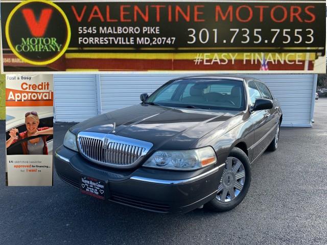 2005 Lincoln Town Car Signature Limited, available for sale in Forestville, Maryland | Valentine Motor Company. Forestville, Maryland