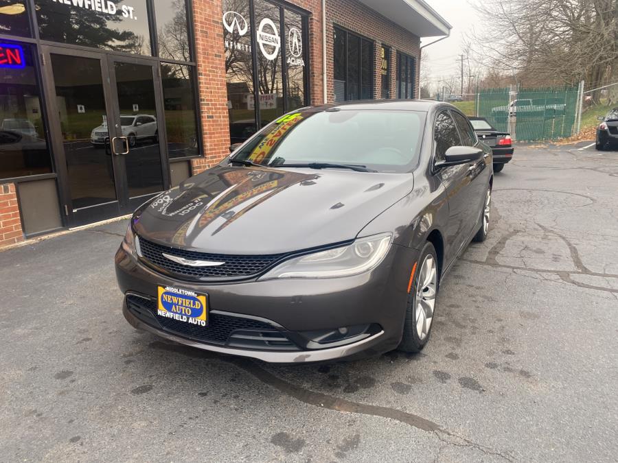 2015 Chrysler 200 4dr Sdn S AWD, available for sale in Middletown, Connecticut | Newfield Auto Sales. Middletown, Connecticut