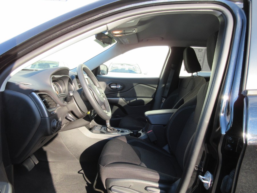 2020 Jeep Cherokee Latitude FWD, available for sale in Linden, New Jersey | Route 27 Auto Mall. Linden, New Jersey 2020 Jeep Cherokee Latitude FWD, available for sale in Linden, New Jersey | Route 27 Auto Mall. Linden, New Jersey