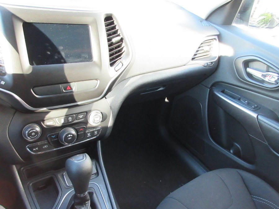 2020 Jeep Cherokee Latitude FWD, available for sale in Linden, New Jersey | Route 27 Auto Mall. Linden, New Jersey 2020 Jeep Cherokee Latitude FWD, available for sale in Linden, New Jersey | Route 27 Auto Mall. Linden, New Jersey