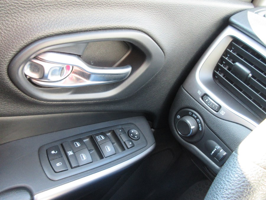 2020 Jeep Cherokee Latitude FWD, available for sale in Linden, New Jersey | Route 27 Auto Mall. Linden, New Jersey 2020 Jeep Cherokee Latitude FWD, available for sale in Linden, New Jersey | Route 27 Auto Mall. Linden, New Jersey