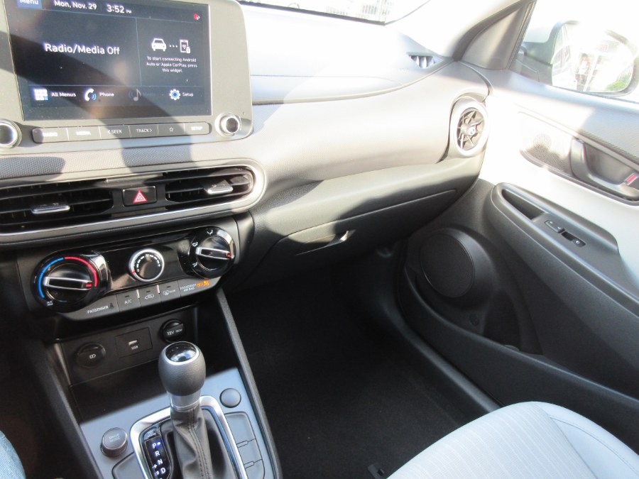 2022 Hyundai Kona SEL Auto FWD, available for sale in Linden, New Jersey | Route 27 Auto Mall. Linden, New Jersey 2022 Hyundai Kona SEL Auto FWD, available for sale in Linden, New Jersey | Route 27 Auto Mall. Linden, New Jersey