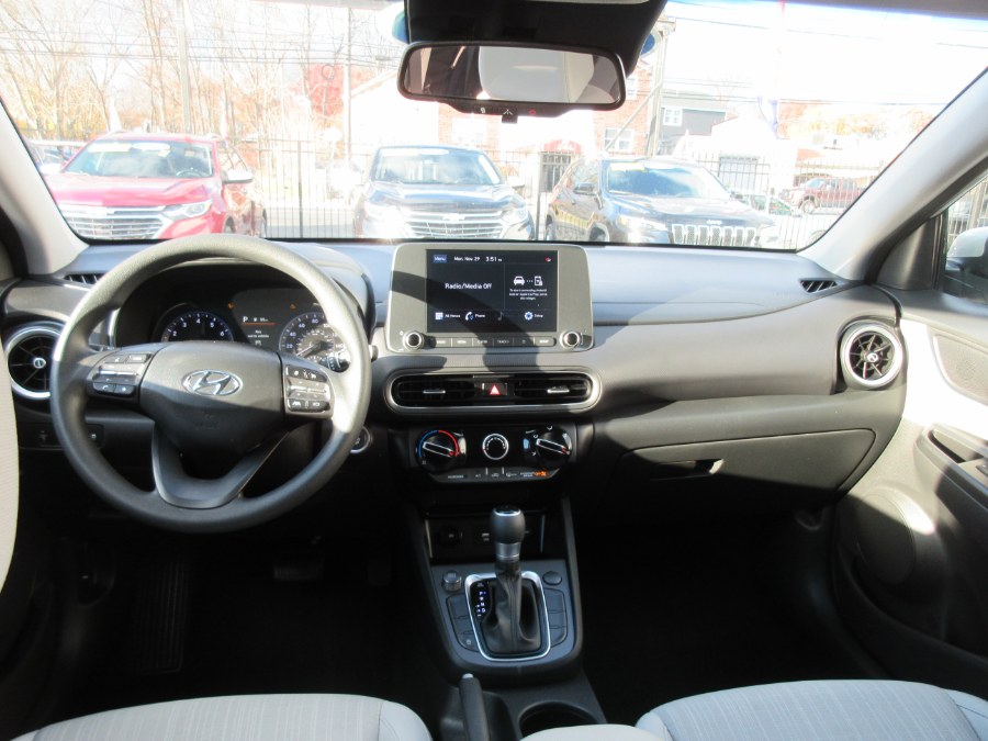 2022 Hyundai Kona SEL Auto FWD, available for sale in Linden, New Jersey | Route 27 Auto Mall. Linden, New Jersey 2022 Hyundai Kona SEL Auto FWD, available for sale in Linden, New Jersey | Route 27 Auto Mall. Linden, New Jersey