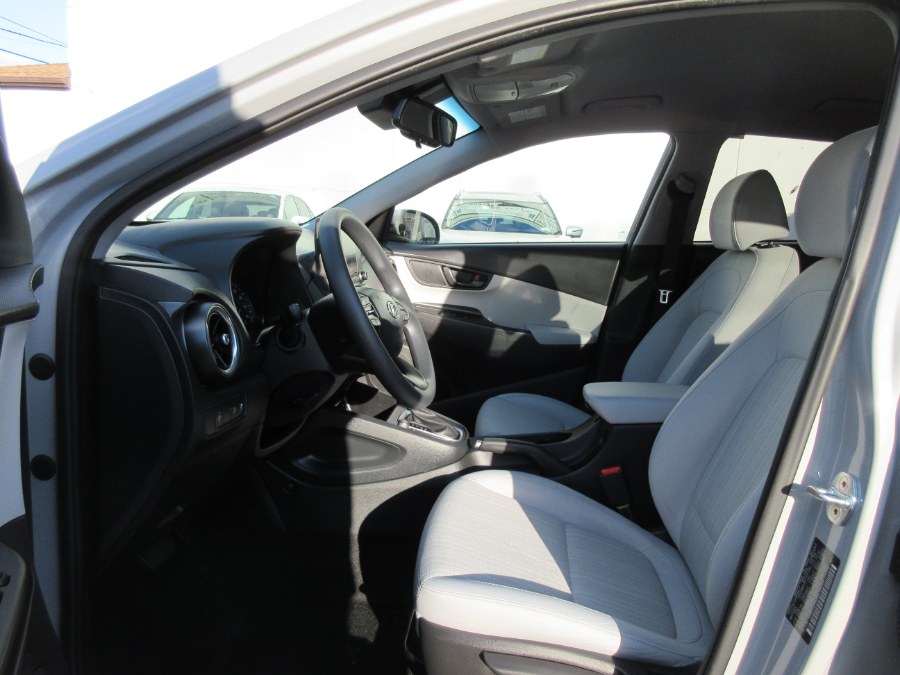 2022 Hyundai Kona SEL Auto FWD, available for sale in Linden, New Jersey | Route 27 Auto Mall. Linden, New Jersey 2022 Hyundai Kona SEL Auto FWD, available for sale in Linden, New Jersey | Route 27 Auto Mall. Linden, New Jersey