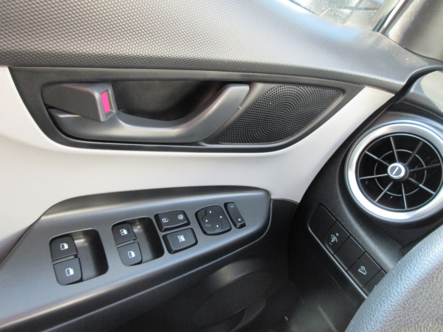 2022 Hyundai Kona SEL Auto FWD, available for sale in Linden, New Jersey | Route 27 Auto Mall. Linden, New Jersey 2022 Hyundai Kona SEL Auto FWD, available for sale in Linden, New Jersey | Route 27 Auto Mall. Linden, New Jersey
