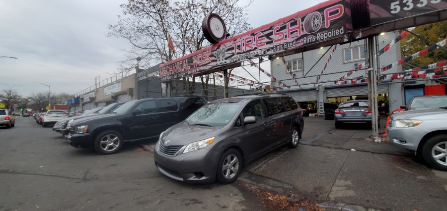 Used Toyota Sienna 5dr 7-Pass Van V6 LE AAS FWD 2011 | Rubber Bros Auto World. Brooklyn, New York Used Toyota Sienna 5dr 7-Pass Van V6 LE AAS FWD 2011 | Rubber Bros Auto World. Brooklyn, New York