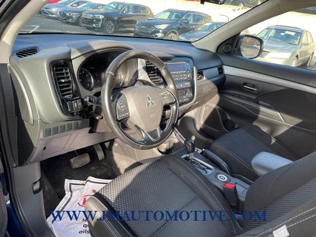 Used Mitsubishi Outlander AWC 4dr SE 2016 | J&M Automotive Sls&Svc LLC. Naugatuck, Connecticut Used Mitsubishi Outlander AWC 4dr SE 2016 | J&M Automotive Sls&Svc LLC. Naugatuck, Connecticut
