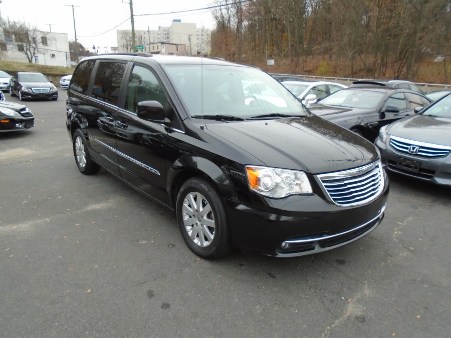 2016 Chrysler Town & Country 4dr Wgn Touring, available for sale in Waterbury, Connecticut | Jim Juliani Motors. Waterbury, Connecticut