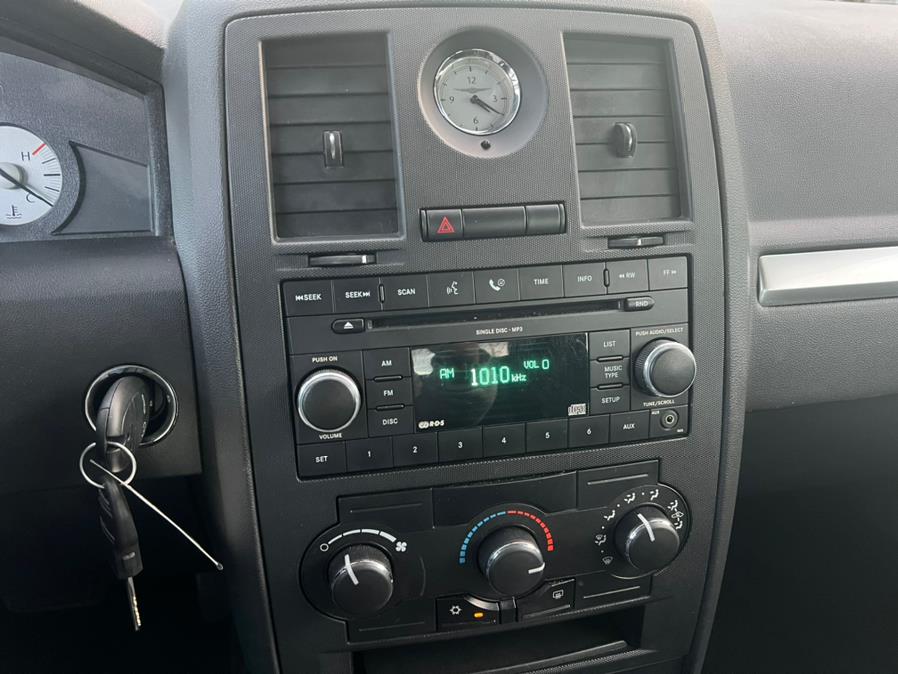 Used Chrysler 300 4dr Sdn 300 LX RWD 2008 | Mint Auto Sales. Islip, New York Used Chrysler 300 4dr Sdn 300 LX RWD 2008 | Mint Auto Sales. Islip, New York