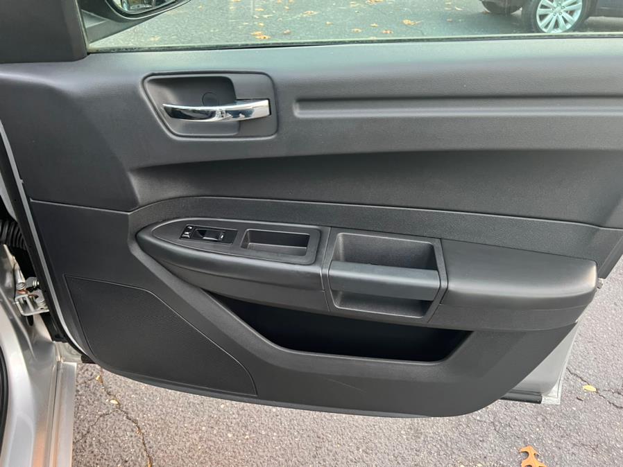 Used Chrysler 300 4dr Sdn 300 LX RWD 2008 | Mint Auto Sales. Islip, New York Used Chrysler 300 4dr Sdn 300 LX RWD 2008 | Mint Auto Sales. Islip, New York