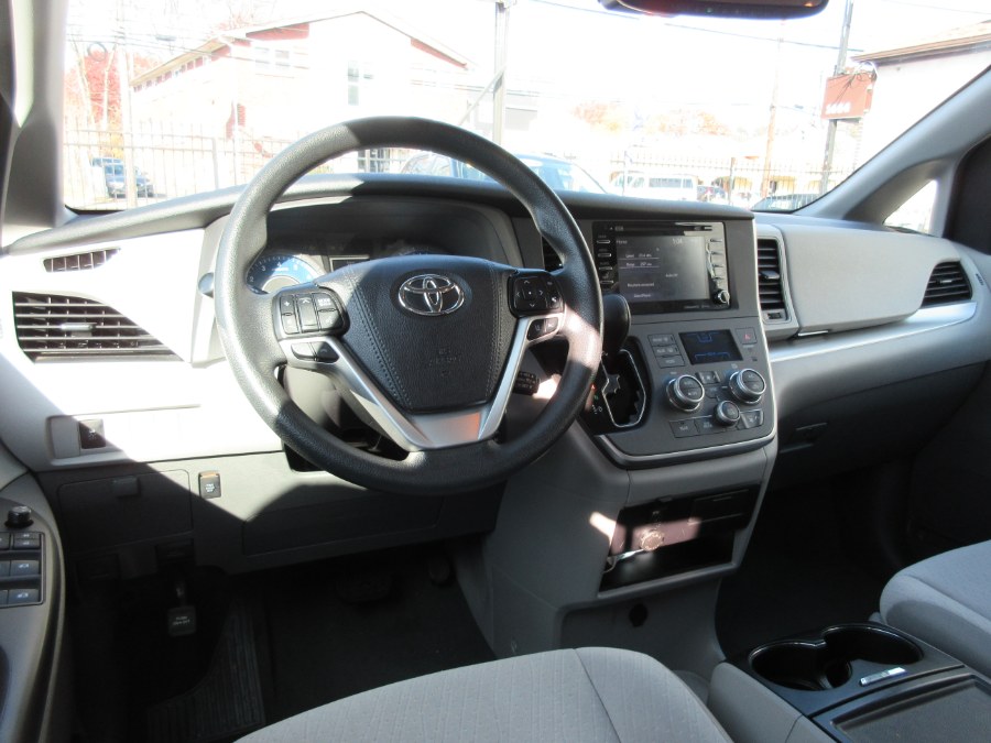 Used Toyota Sienna LE FWD 8-Passenger (Natl) 2020 | Route 27 Auto Mall. Linden, New Jersey Used Toyota Sienna LE FWD 8-Passenger (Natl) 2020 | Route 27 Auto Mall. Linden, New Jersey