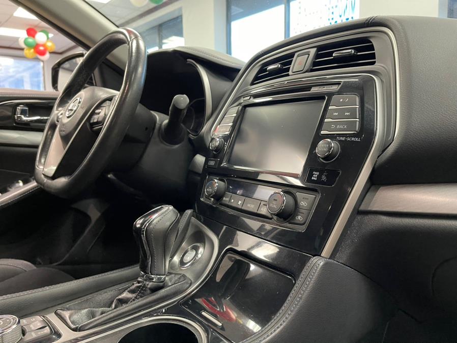 Used Nissan Maxima S 3.5L 2017 | 5 Towns Drive. Inwood, New York Used Nissan Maxima S 3.5L 2017 | 5 Towns Drive. Inwood, New York