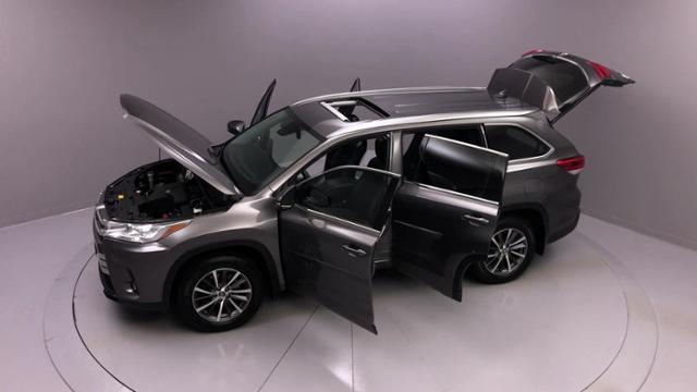 2018 Toyota Highlander XLE V6 AWD, available for sale in Naugatuck, Connecticut | J&M Automotive Sls&Svc LLC. Naugatuck, Connecticut 2018 Toyota Highlander XLE V6 AWD, available for sale in Naugatuck, Connecticut | J&M Automotive Sls&Svc LLC. Naugatuck, Connecticut