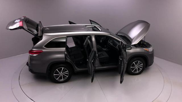 2018 Toyota Highlander XLE V6 AWD, available for sale in Naugatuck, Connecticut | J&M Automotive Sls&Svc LLC. Naugatuck, Connecticut 2018 Toyota Highlander XLE V6 AWD, available for sale in Naugatuck, Connecticut | J&M Automotive Sls&Svc LLC. Naugatuck, Connecticut