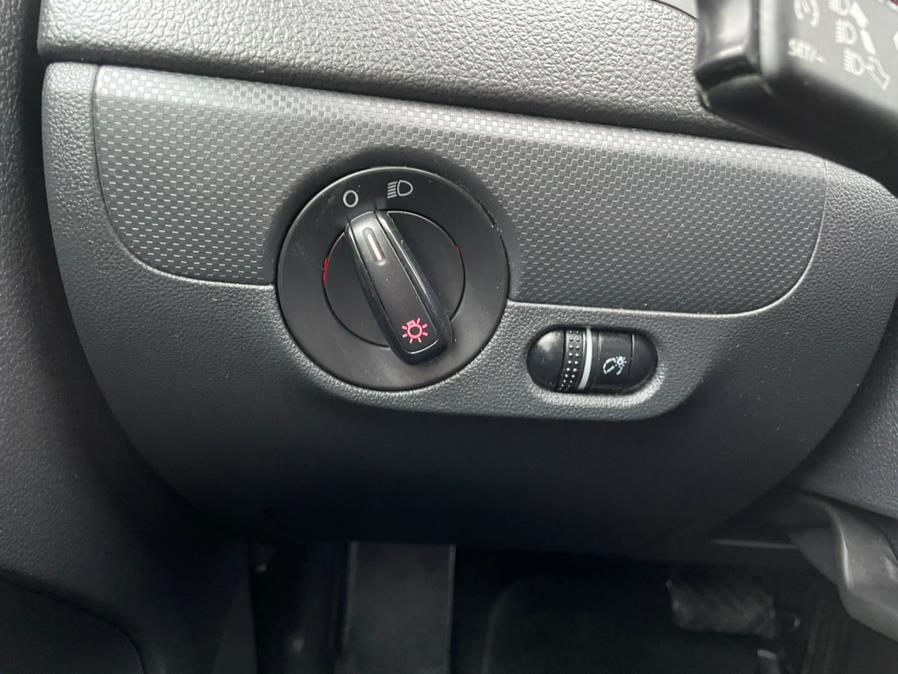 2014 Volkswagen Jetta Sedan 4dr Auto SE PZEV, available for sale in Manchester, Connecticut | Carsonmain LLC. Manchester, Connecticut 2014 Volkswagen Jetta Sedan 4dr Auto SE PZEV, available for sale in Manchester, Connecticut | Carsonmain LLC. Manchester, Connecticut