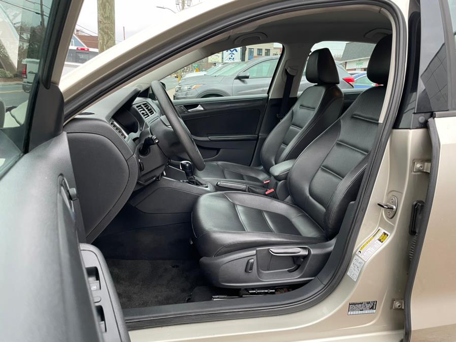 2014 Volkswagen Jetta Sedan 4dr Auto SE PZEV, available for sale in Manchester, Connecticut | Carsonmain LLC. Manchester, Connecticut 2014 Volkswagen Jetta Sedan 4dr Auto SE PZEV, available for sale in Manchester, Connecticut | Carsonmain LLC. Manchester, Connecticut