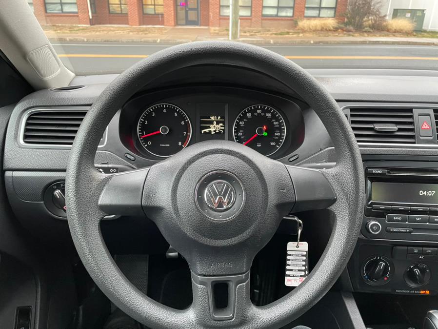 2014 Volkswagen Jetta Sedan 4dr Auto SE PZEV, available for sale in Manchester, Connecticut | Carsonmain LLC. Manchester, Connecticut 2014 Volkswagen Jetta Sedan 4dr Auto SE PZEV, available for sale in Manchester, Connecticut | Carsonmain LLC. Manchester, Connecticut