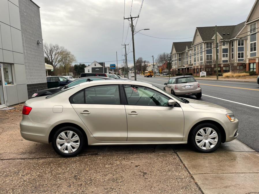 2014 Volkswagen Jetta Sedan 4dr Auto SE PZEV, available for sale in Manchester, Connecticut | Carsonmain LLC. Manchester, Connecticut 2014 Volkswagen Jetta Sedan 4dr Auto SE PZEV, available for sale in Manchester, Connecticut | Carsonmain LLC. Manchester, Connecticut