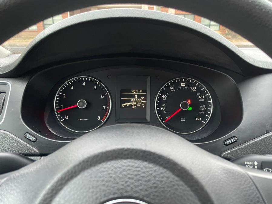 2014 Volkswagen Jetta Sedan 4dr Auto SE PZEV, available for sale in Manchester, Connecticut | Carsonmain LLC. Manchester, Connecticut 2014 Volkswagen Jetta Sedan 4dr Auto SE PZEV, available for sale in Manchester, Connecticut | Carsonmain LLC. Manchester, Connecticut
