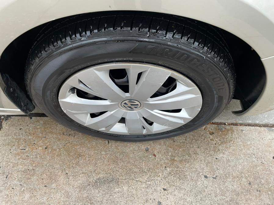 2014 Volkswagen Jetta Sedan 4dr Auto SE PZEV, available for sale in Manchester, Connecticut | Carsonmain LLC. Manchester, Connecticut 2014 Volkswagen Jetta Sedan 4dr Auto SE PZEV, available for sale in Manchester, Connecticut | Carsonmain LLC. Manchester, Connecticut