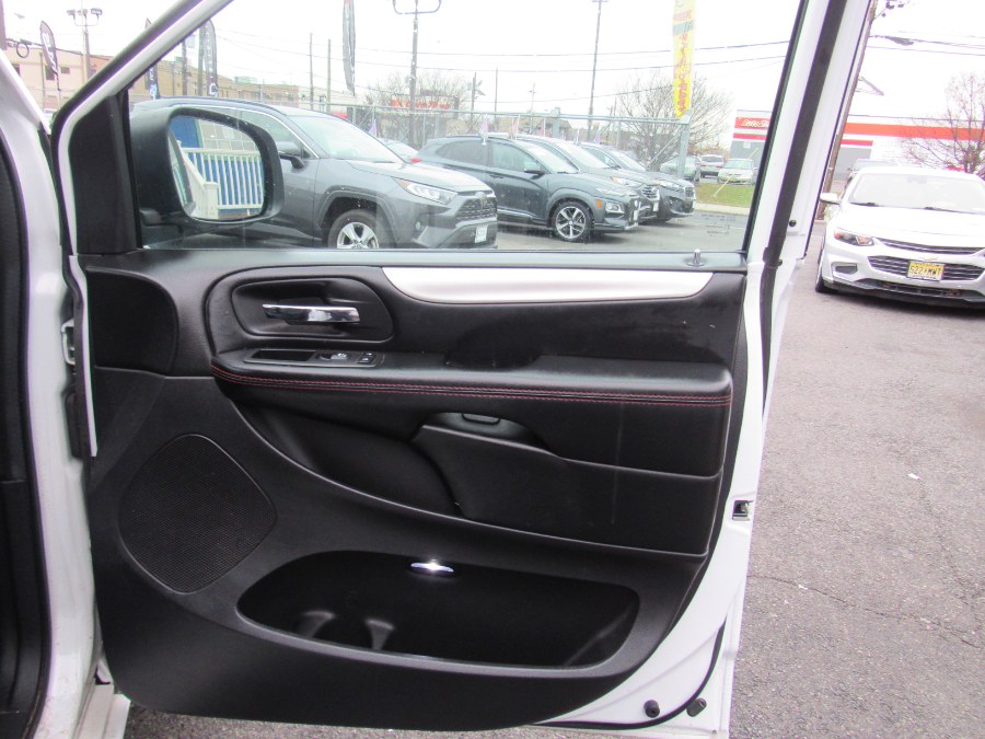 Used Dodge Grand Caravan GT Wagon 2019 | NJ Used Cars Center. Irvington, New Jersey Used Dodge Grand Caravan GT Wagon 2019 | NJ Used Cars Center. Irvington, New Jersey