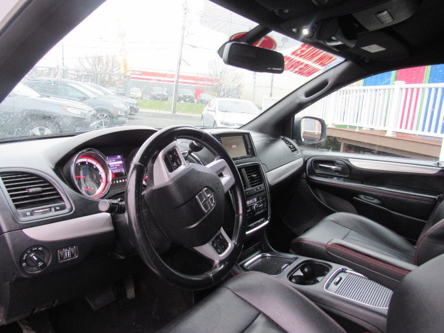 Used Dodge Grand Caravan GT Wagon 2019 | NJ Used Cars Center. Irvington, New Jersey Used Dodge Grand Caravan GT Wagon 2019 | NJ Used Cars Center. Irvington, New Jersey