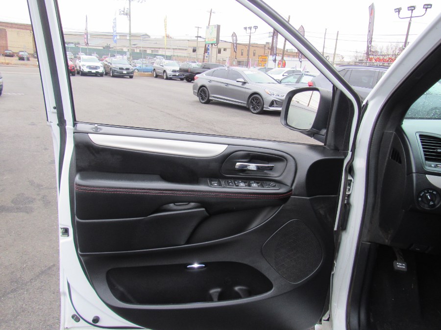 Used Dodge Grand Caravan GT Wagon 2019 | NJ Used Cars Center. Irvington, New Jersey Used Dodge Grand Caravan GT Wagon 2019 | NJ Used Cars Center. Irvington, New Jersey