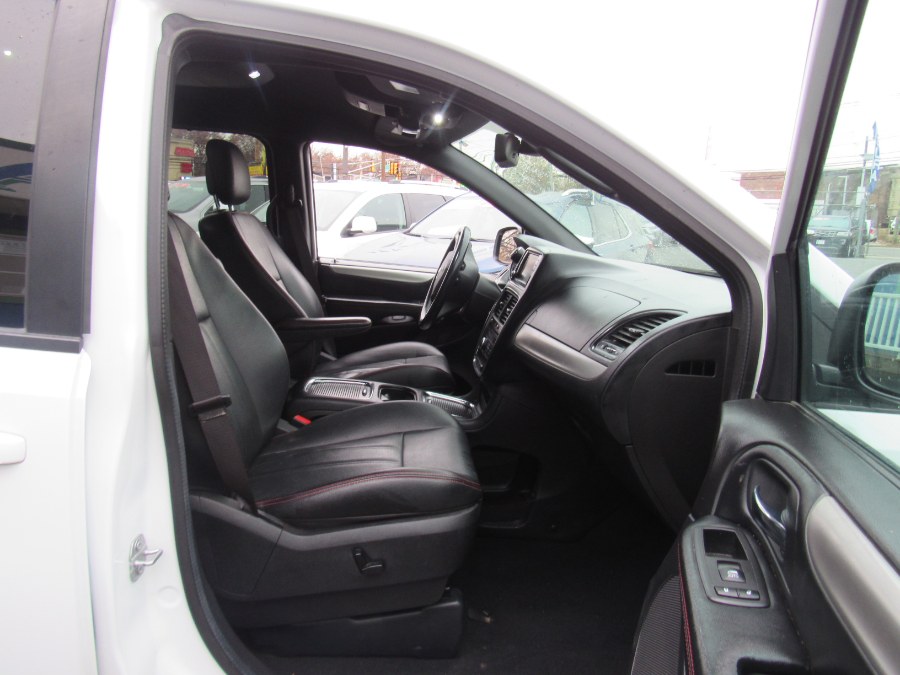 Used Dodge Grand Caravan GT Wagon 2019 | NJ Used Cars Center. Irvington, New Jersey Used Dodge Grand Caravan GT Wagon 2019 | NJ Used Cars Center. Irvington, New Jersey
