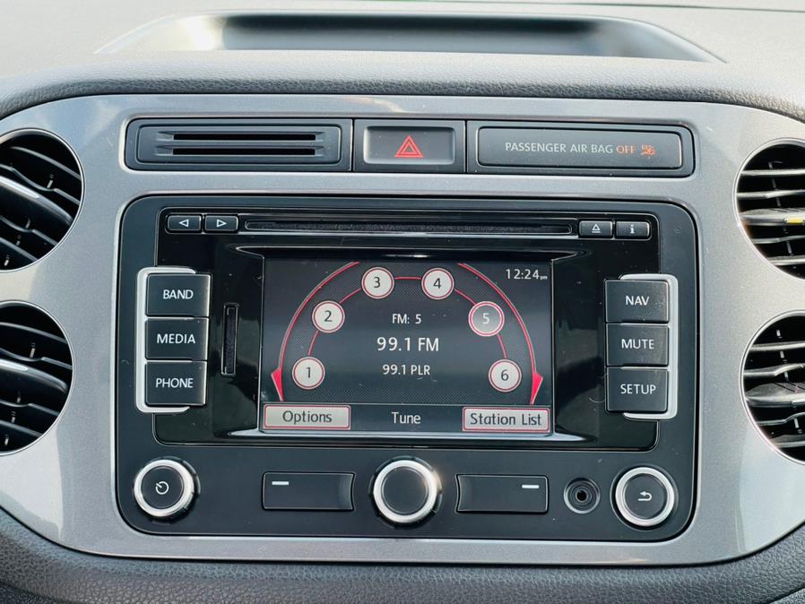2013 Volkswagen Tiguan 4WD 4dr Auto SE, available for sale in New Britain, Connecticut | Supreme Automotive. New Britain, Connecticut 2013 Volkswagen Tiguan 4WD 4dr Auto SE, available for sale in New Britain, Connecticut | Supreme Automotive. New Britain, Connecticut