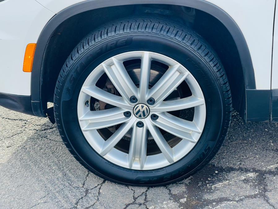 2013 Volkswagen Tiguan 4WD 4dr Auto SE, available for sale in New Britain, Connecticut | Supreme Automotive. New Britain, Connecticut 2013 Volkswagen Tiguan 4WD 4dr Auto SE, available for sale in New Britain, Connecticut | Supreme Automotive. New Britain, Connecticut