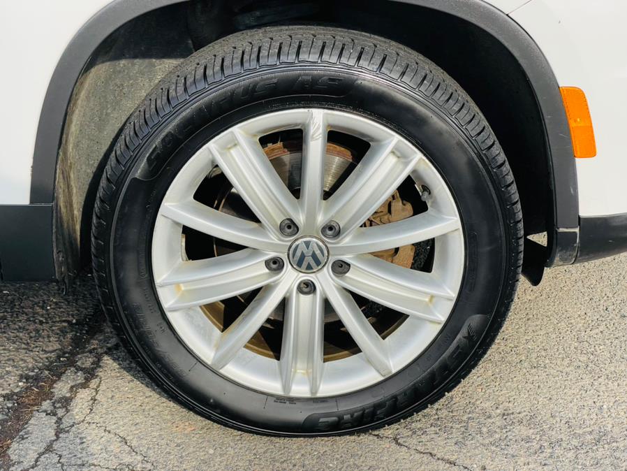 2013 Volkswagen Tiguan 4WD 4dr Auto SE, available for sale in New Britain, Connecticut | Supreme Automotive. New Britain, Connecticut 2013 Volkswagen Tiguan 4WD 4dr Auto SE, available for sale in New Britain, Connecticut | Supreme Automotive. New Britain, Connecticut