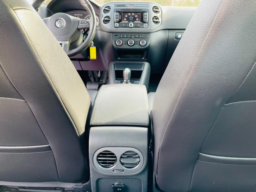 2013 Volkswagen Tiguan 4WD 4dr Auto SE, available for sale in New Britain, Connecticut | Supreme Automotive. New Britain, Connecticut 2013 Volkswagen Tiguan 4WD 4dr Auto SE, available for sale in New Britain, Connecticut | Supreme Automotive. New Britain, Connecticut