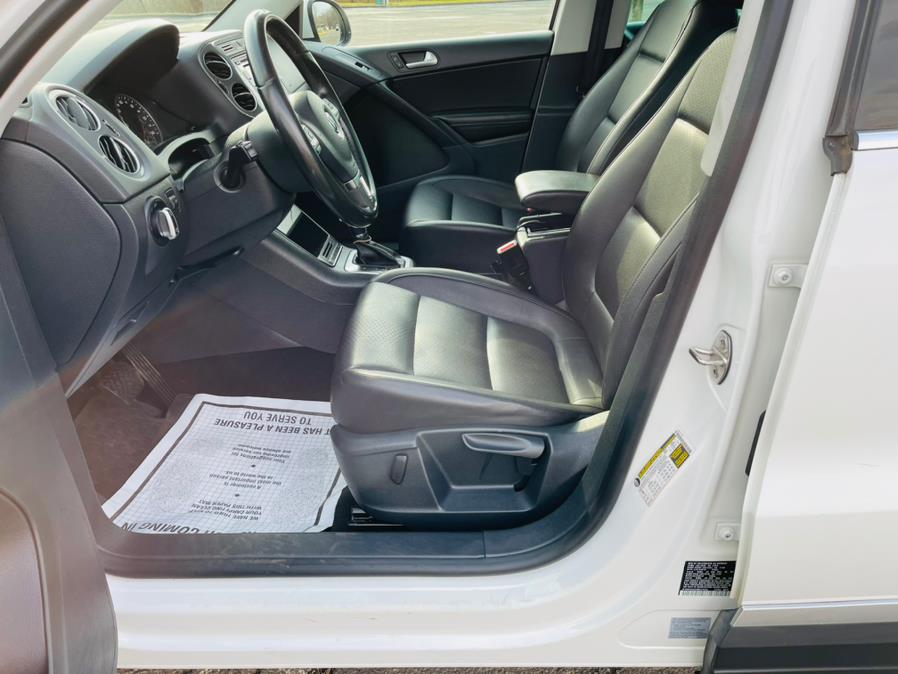 2013 Volkswagen Tiguan 4WD 4dr Auto SE, available for sale in New Britain, Connecticut | Supreme Automotive. New Britain, Connecticut 2013 Volkswagen Tiguan 4WD 4dr Auto SE, available for sale in New Britain, Connecticut | Supreme Automotive. New Britain, Connecticut