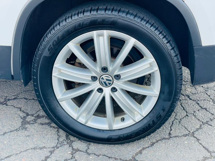 2013 Volkswagen Tiguan 4WD 4dr Auto SE, available for sale in New Britain, Connecticut | Supreme Automotive. New Britain, Connecticut 2013 Volkswagen Tiguan 4WD 4dr Auto SE, available for sale in New Britain, Connecticut | Supreme Automotive. New Britain, Connecticut