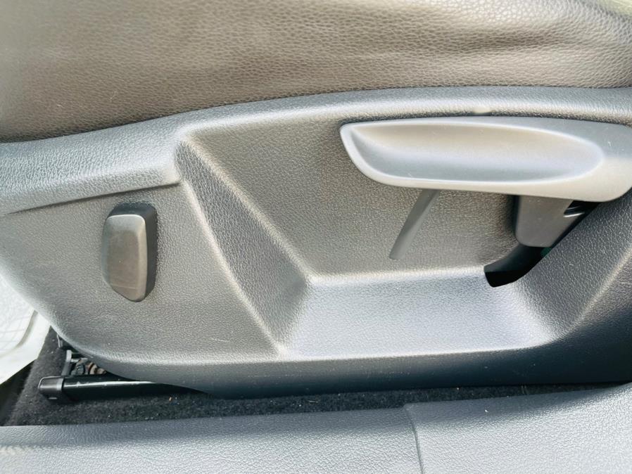 2013 Volkswagen Tiguan 4WD 4dr Auto SE, available for sale in New Britain, Connecticut | Supreme Automotive. New Britain, Connecticut 2013 Volkswagen Tiguan 4WD 4dr Auto SE, available for sale in New Britain, Connecticut | Supreme Automotive. New Britain, Connecticut