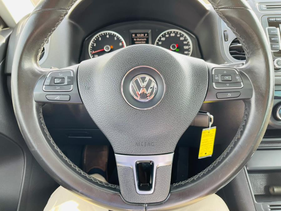2013 Volkswagen Tiguan 4WD 4dr Auto SE, available for sale in New Britain, Connecticut | Supreme Automotive. New Britain, Connecticut 2013 Volkswagen Tiguan 4WD 4dr Auto SE, available for sale in New Britain, Connecticut | Supreme Automotive. New Britain, Connecticut