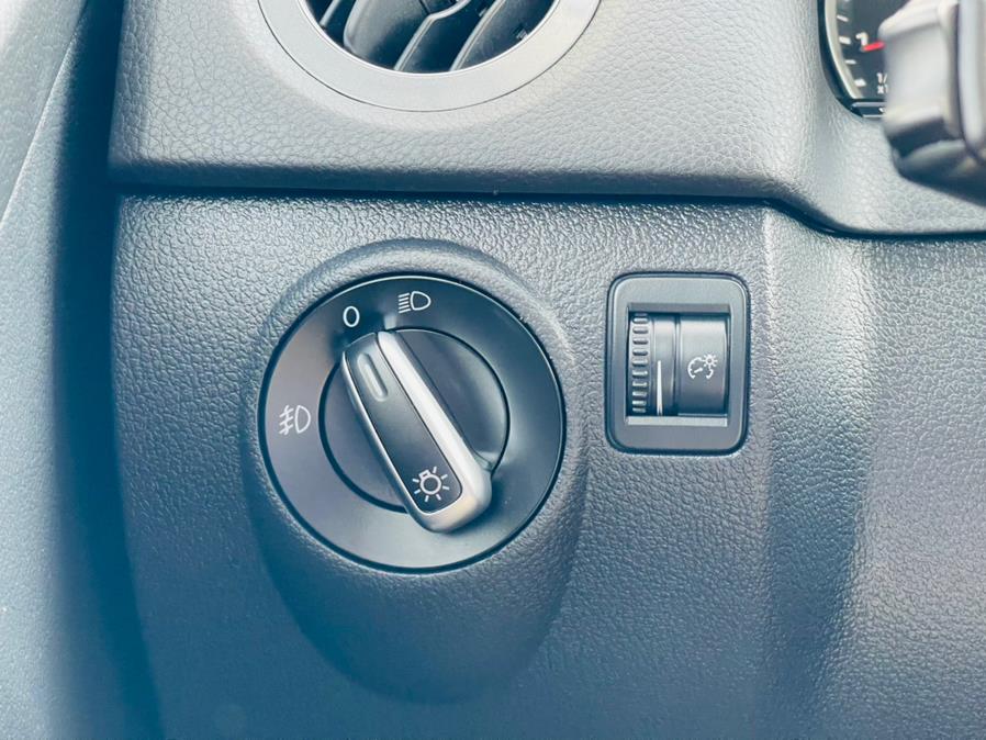 2013 Volkswagen Tiguan 4WD 4dr Auto SE, available for sale in New Britain, Connecticut | Supreme Automotive. New Britain, Connecticut 2013 Volkswagen Tiguan 4WD 4dr Auto SE, available for sale in New Britain, Connecticut | Supreme Automotive. New Britain, Connecticut