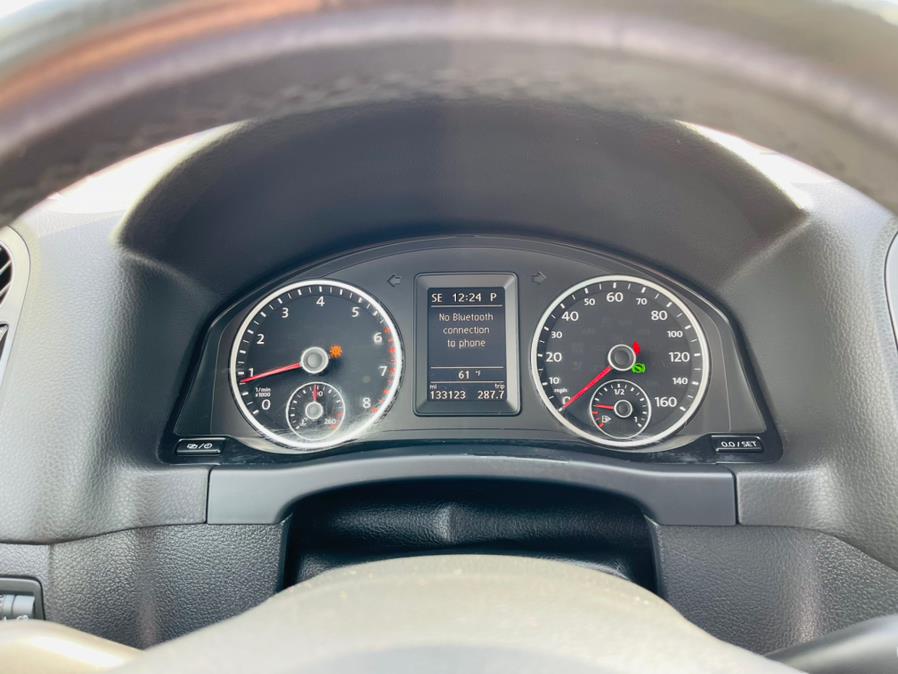 2013 Volkswagen Tiguan 4WD 4dr Auto SE, available for sale in New Britain, Connecticut | Supreme Automotive. New Britain, Connecticut 2013 Volkswagen Tiguan 4WD 4dr Auto SE, available for sale in New Britain, Connecticut | Supreme Automotive. New Britain, Connecticut