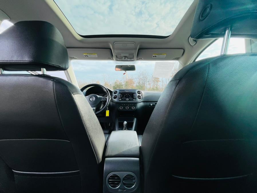 2013 Volkswagen Tiguan 4WD 4dr Auto SE, available for sale in New Britain, Connecticut | Supreme Automotive. New Britain, Connecticut 2013 Volkswagen Tiguan 4WD 4dr Auto SE, available for sale in New Britain, Connecticut | Supreme Automotive. New Britain, Connecticut
