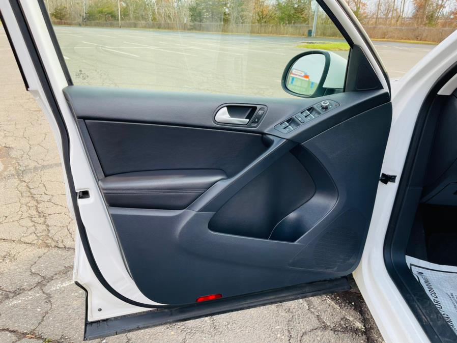2013 Volkswagen Tiguan 4WD 4dr Auto SE, available for sale in New Britain, Connecticut | Supreme Automotive. New Britain, Connecticut 2013 Volkswagen Tiguan 4WD 4dr Auto SE, available for sale in New Britain, Connecticut | Supreme Automotive. New Britain, Connecticut