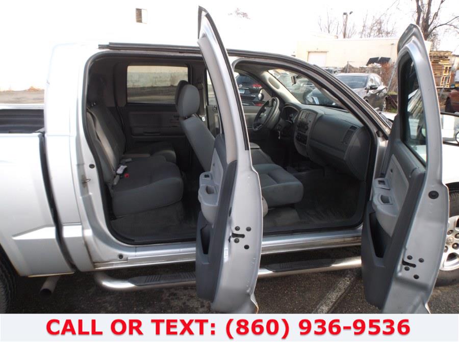 Used Dodge Dakota 4dr Quad Cab 131" WB 4WD SLT 2005 | Lee Motors Sales Inc. Hartford, Connecticut Used Dodge Dakota 4dr Quad Cab 131" WB 4WD SLT 2005 | Lee Motors Sales Inc. Hartford, Connecticut