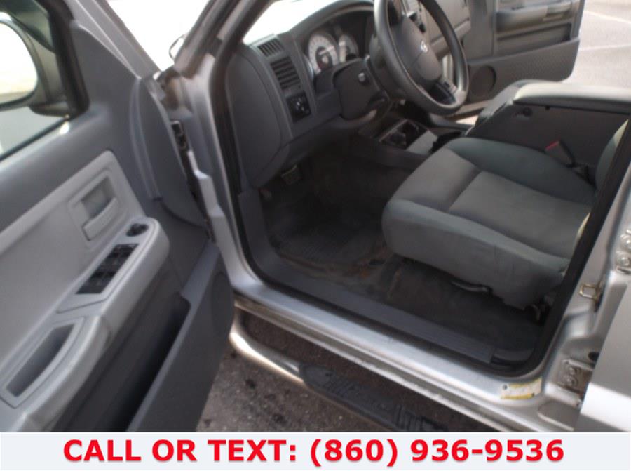 Used Dodge Dakota 4dr Quad Cab 131" WB 4WD SLT 2005 | Lee Motors Sales Inc. Hartford, Connecticut Used Dodge Dakota 4dr Quad Cab 131" WB 4WD SLT 2005 | Lee Motors Sales Inc. Hartford, Connecticut