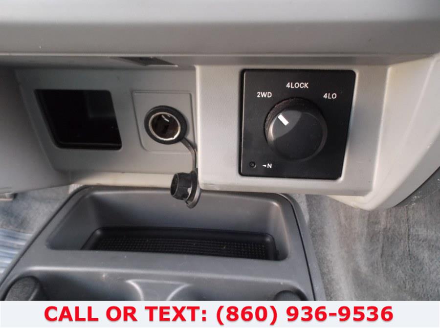 Used Dodge Dakota 4dr Quad Cab 131" WB 4WD SLT 2005 | Lee Motors Sales Inc. Hartford, Connecticut Used Dodge Dakota 4dr Quad Cab 131" WB 4WD SLT 2005 | Lee Motors Sales Inc. Hartford, Connecticut