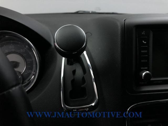 2016 Chrysler Town & Country 4dr Wgn Touring, available for sale in Naugatuck, Connecticut | J&M Automotive Sls&Svc LLC. Naugatuck, Connecticut 2016 Chrysler Town & Country 4dr Wgn Touring, available for sale in Naugatuck, Connecticut | J&M Automotive Sls&Svc LLC. Naugatuck, Connecticut